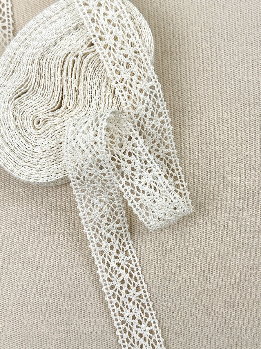 Кружево цв.ванильный, ш.27мм, хлопок-90%, п/э-10%, 10м, рис.101/2