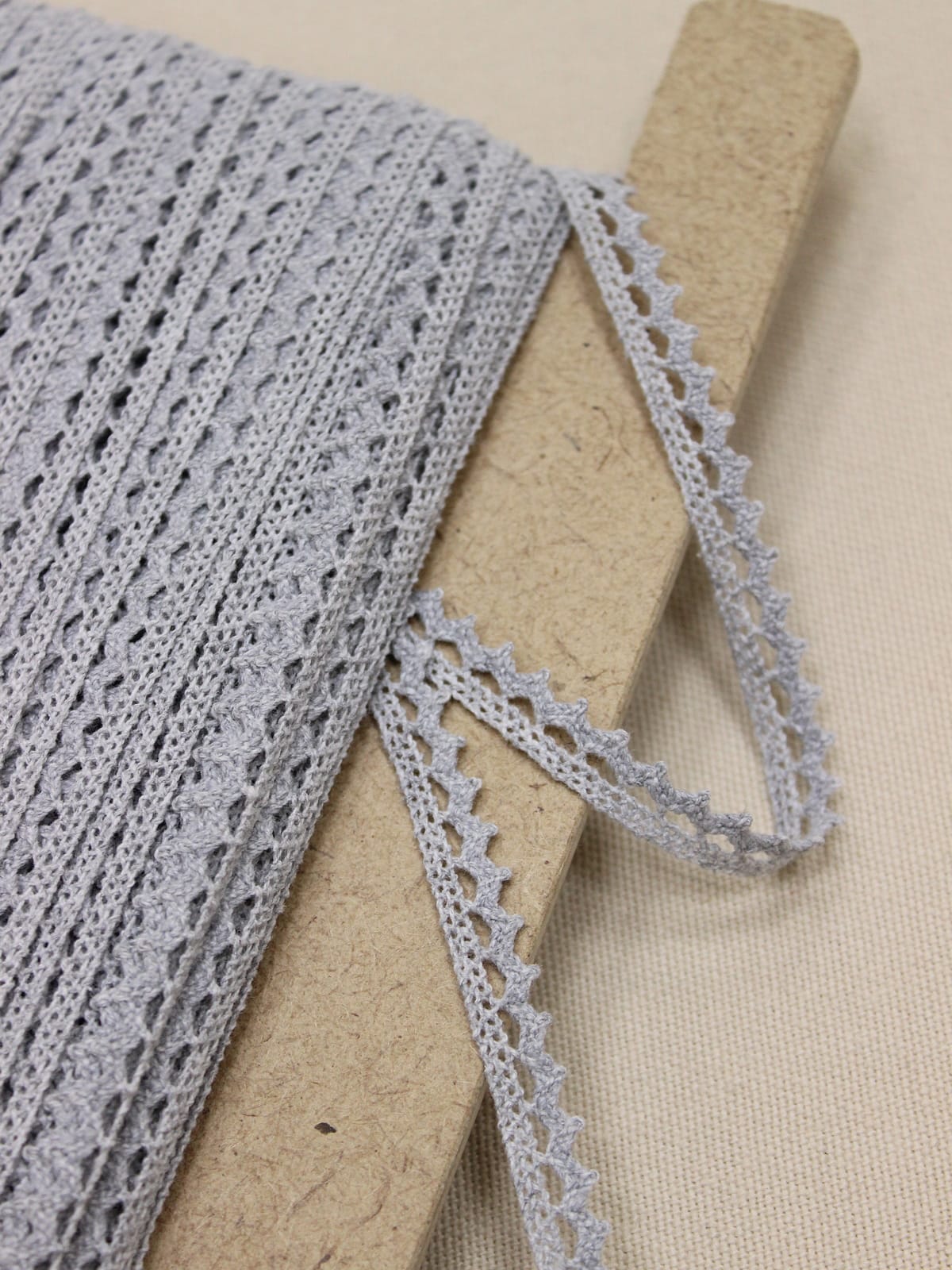 Кружево цв.св.серый-2, ш.9мм, хлопок-90%, п/э-10%