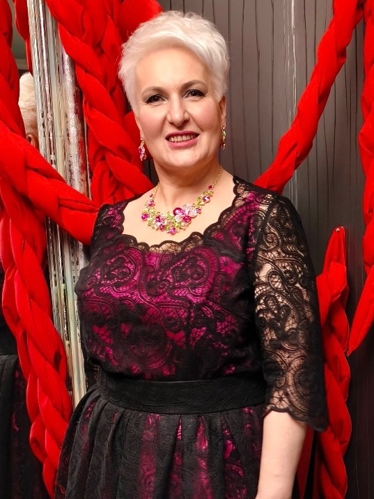 Платье из кружевного полотна "Милада" в черном цвете