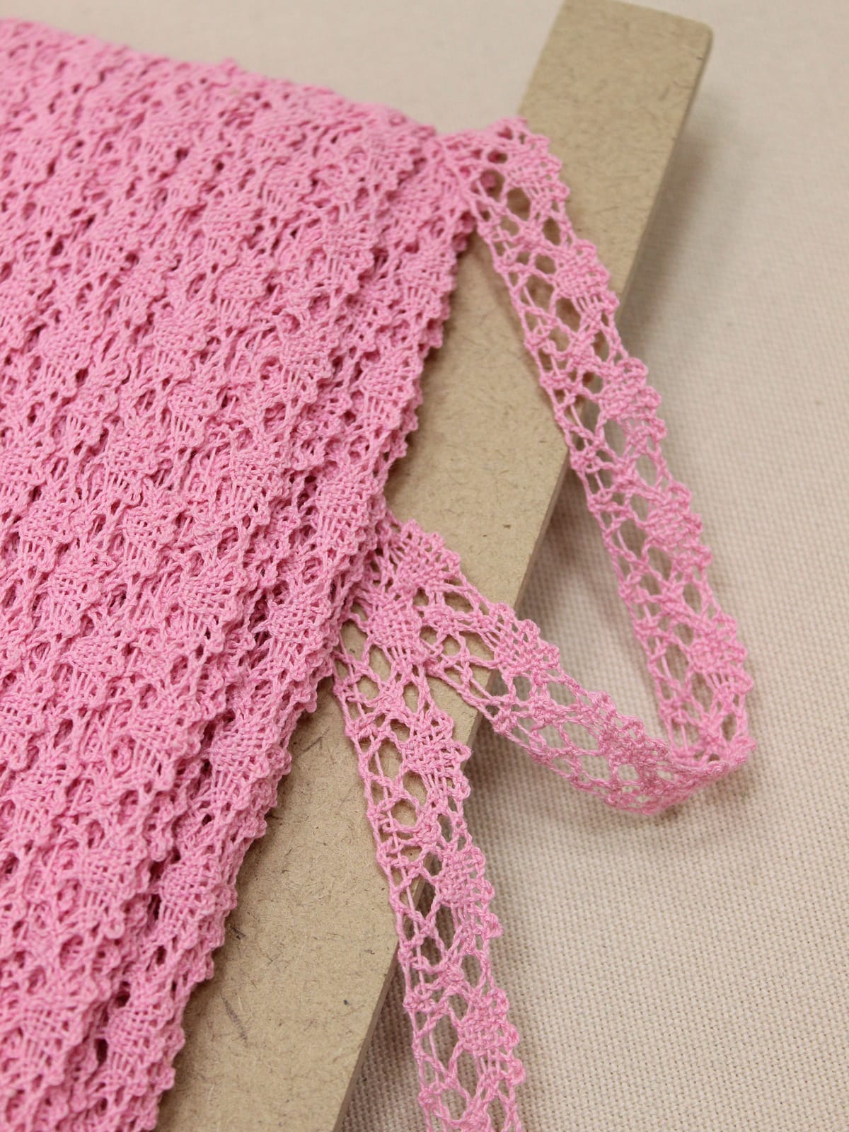 Кружево цв.св.розово-пурпурный, ш.16мм, хлопок-90%, п/э-10%