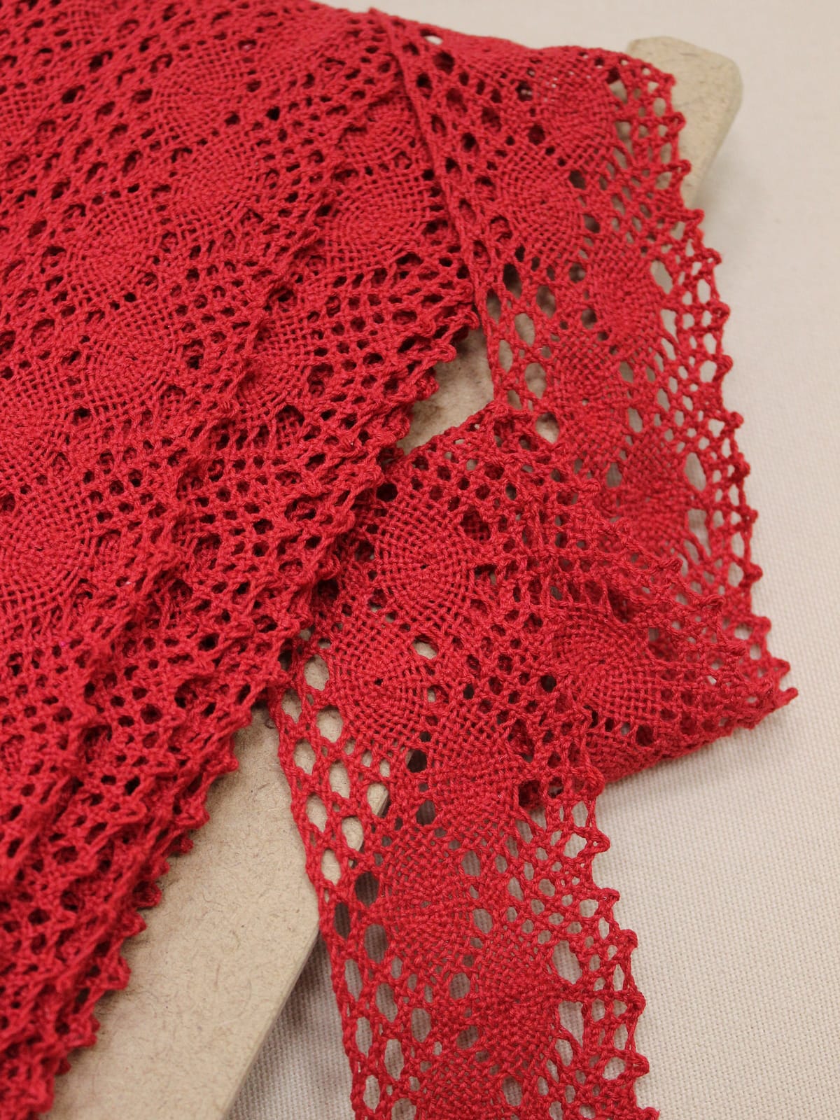 Кружево цв.красный ш.61мм, хлопок-90%, п/э-10%, рис.058/16