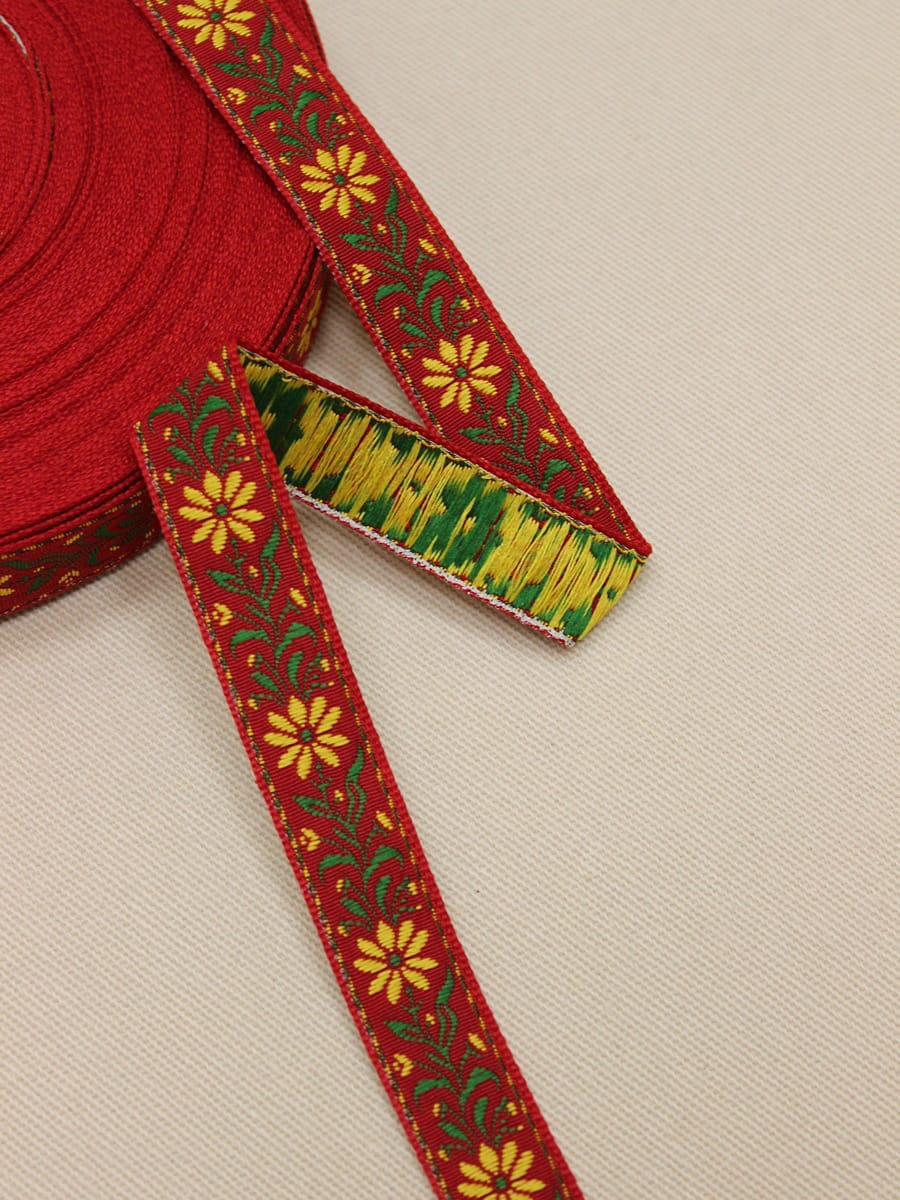 Жак.лента 18мм Желтые цветы на темно-красном