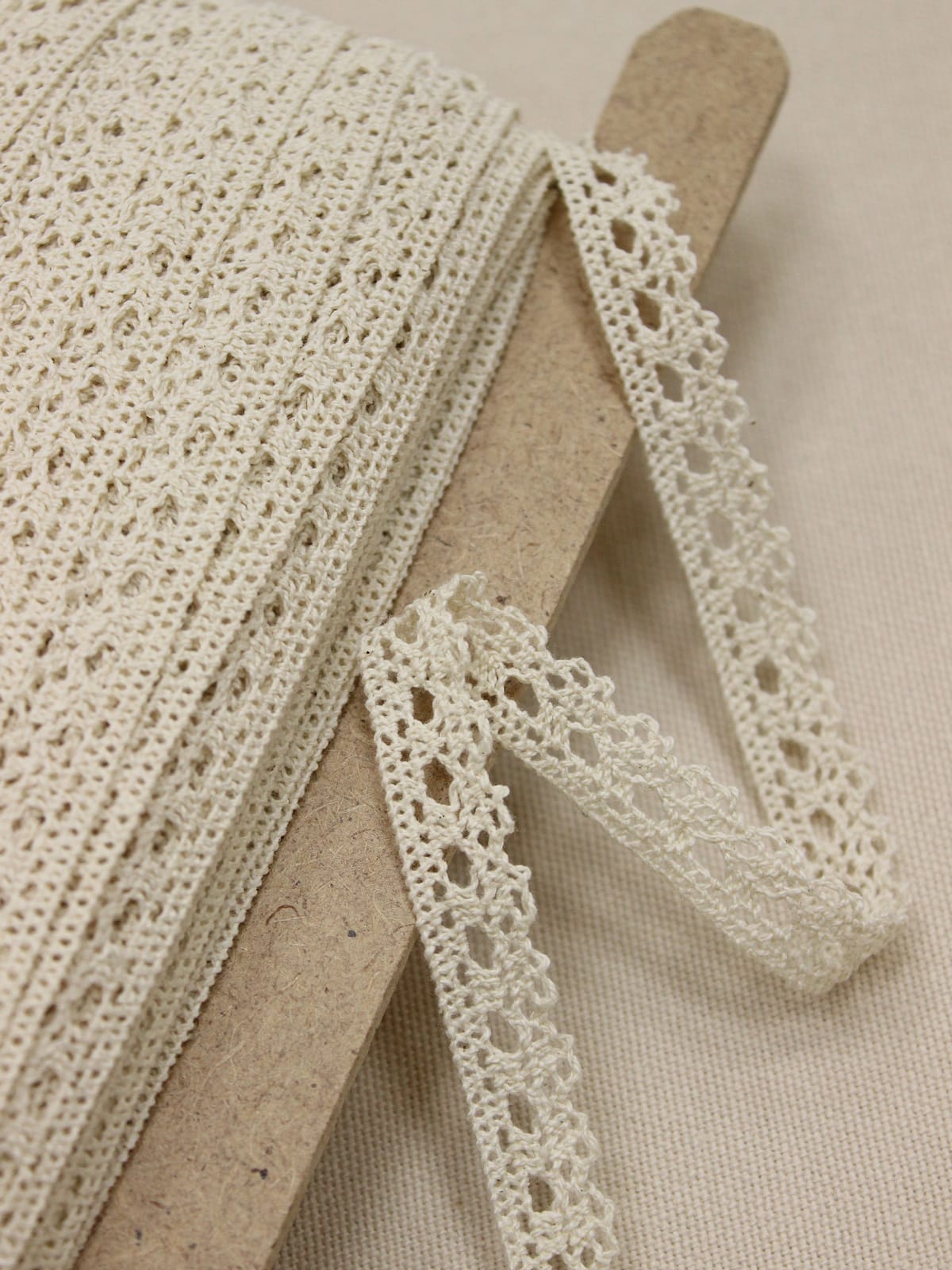 Кружево цв.суровый, ш.12мм, хлопок-100%, рис.071/3