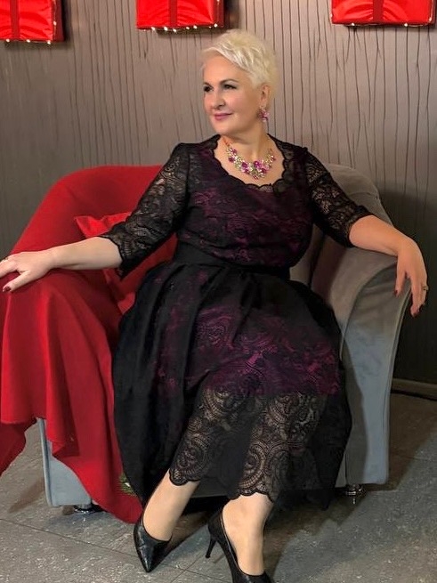 Платье из кружевного полотна "Милада" в черном цвете