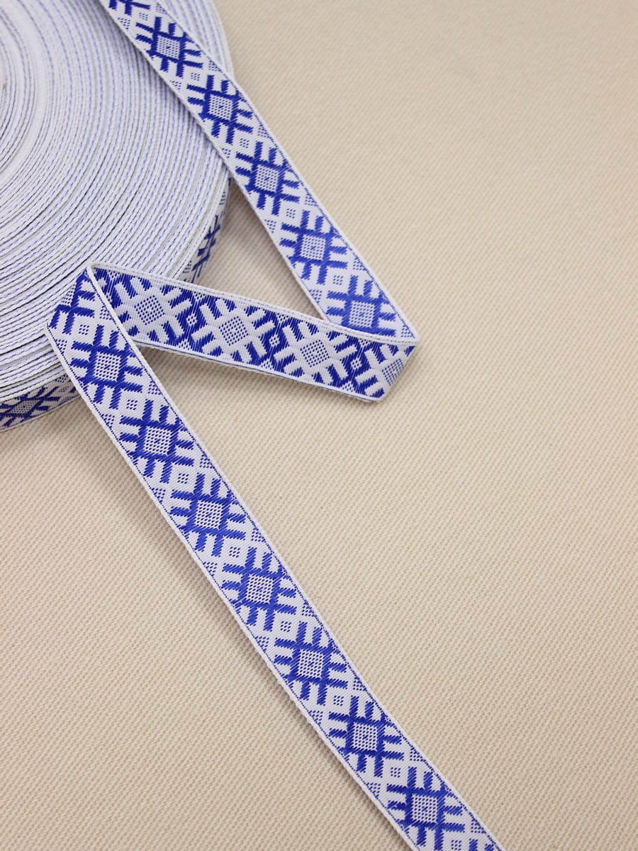 Жак.лента 18мм Васильковый оберег на белом#034713