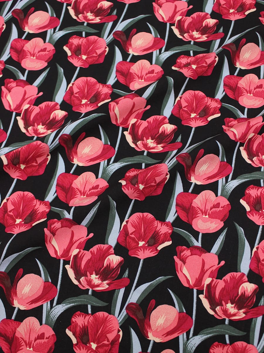 Мерный лоскут (ткань в отрезах) - Штапель "Тюльпаны на черном", ш.1.4м, вискоза-100%