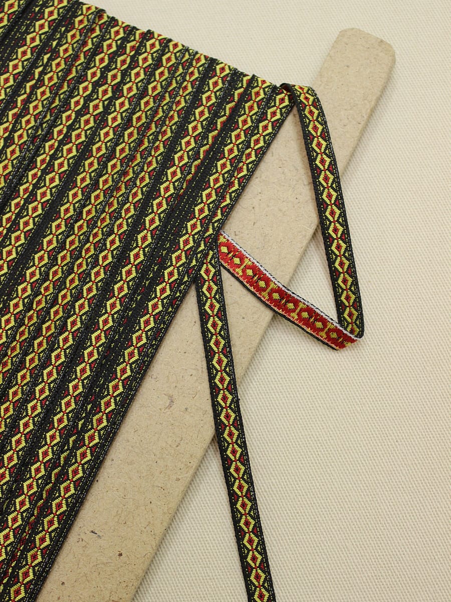 Жак.лента 10мм Желто-красный орнамент на черном, рис.9328/8