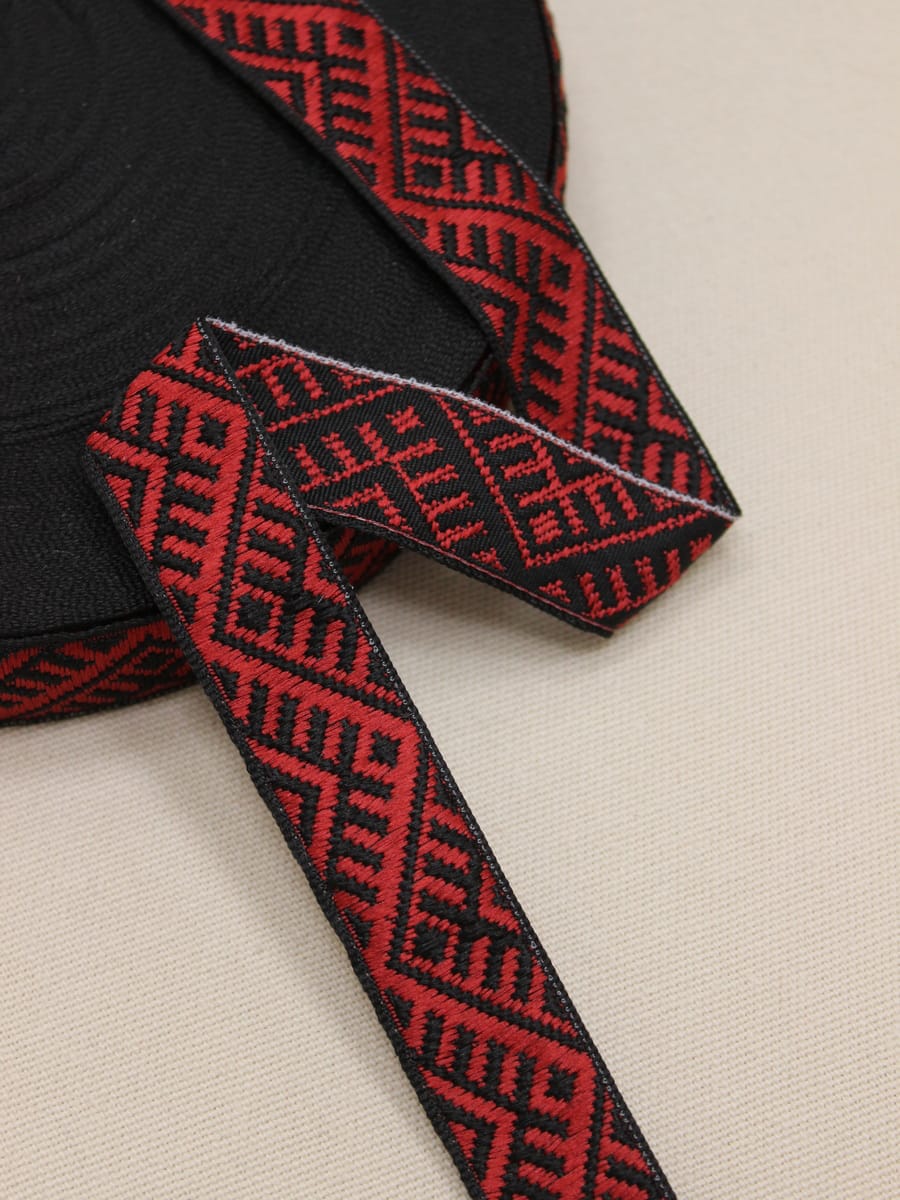 Жак.лента 23мм Красный орнамент-оберег на черном