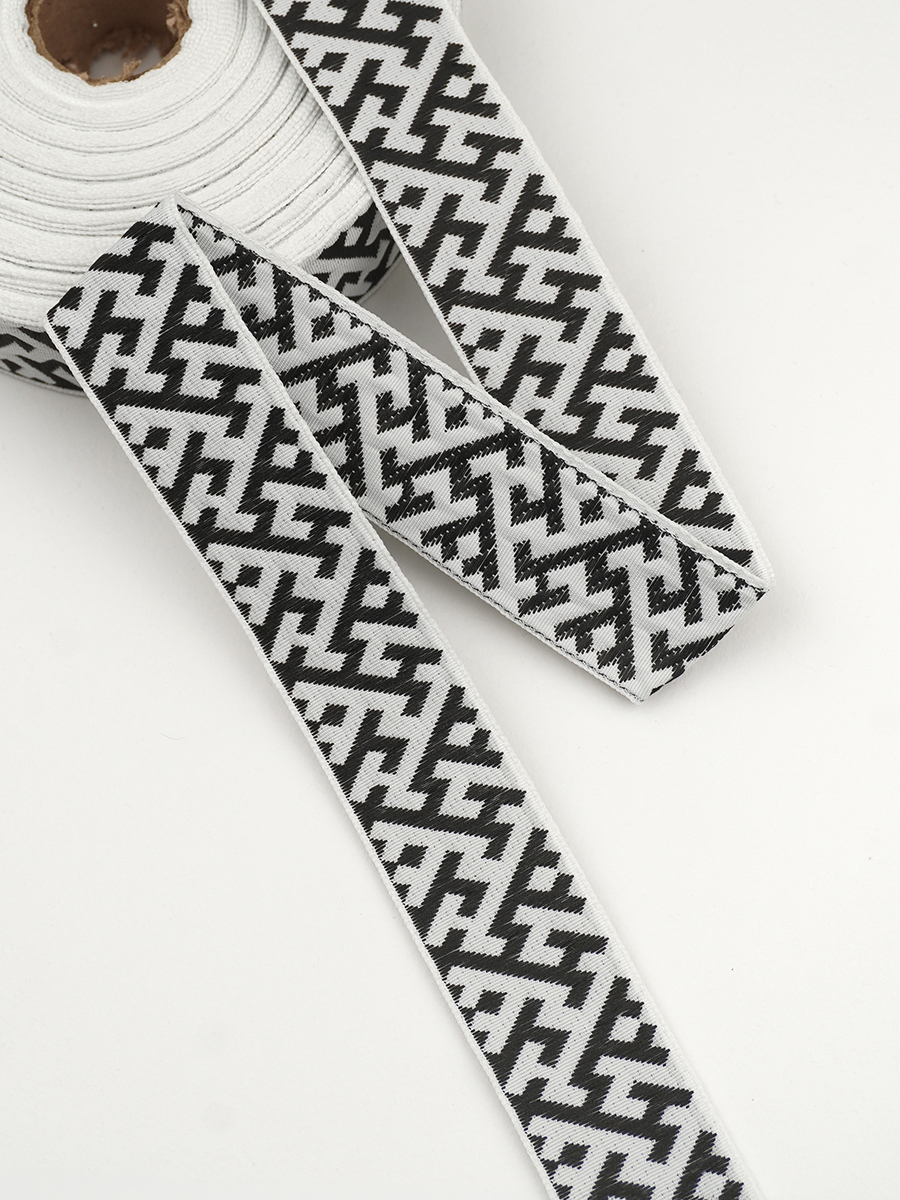 Жак.лента 32мм Черный славянский оберег на белом