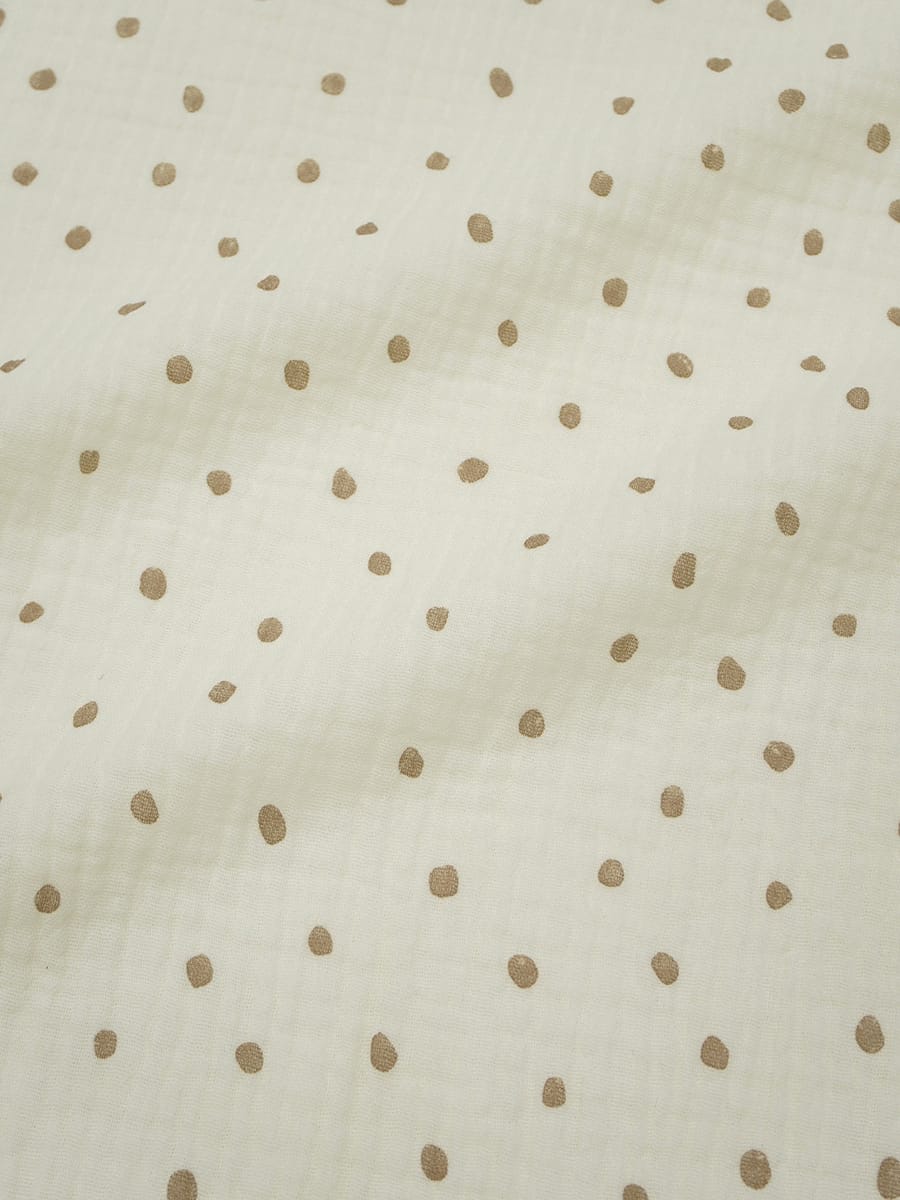 Муслин двухслойный с эф.жатости "Бежевые пятнышки на сливочном", ш.1.4м, хлопок-100%, 120гр/м.кв