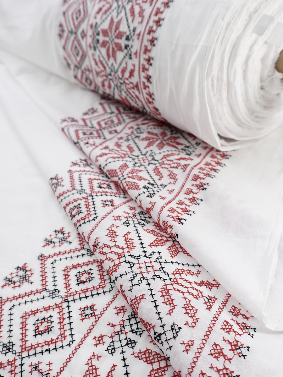 Батист с вышивкой "Славянский орнамент", ш.1.5м, хлопок-100%, 80гр/м.кв