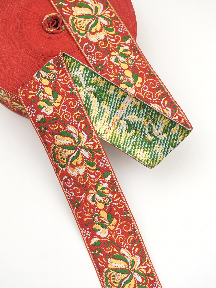 Жак.лента 50мм Желто-зеленые цветы на красном