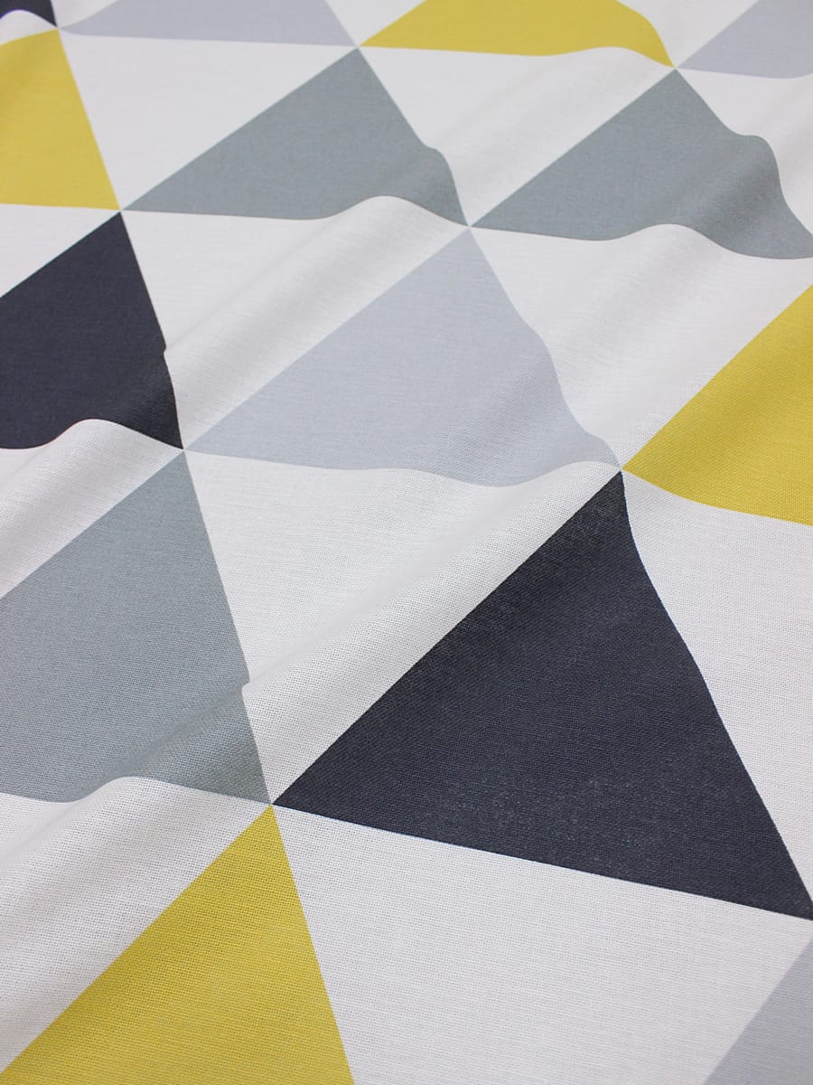 Ткань для стол. белья с пропиткой "Крупные треугольники" цв.серый/желтый, ш.1.47м, хл-100%