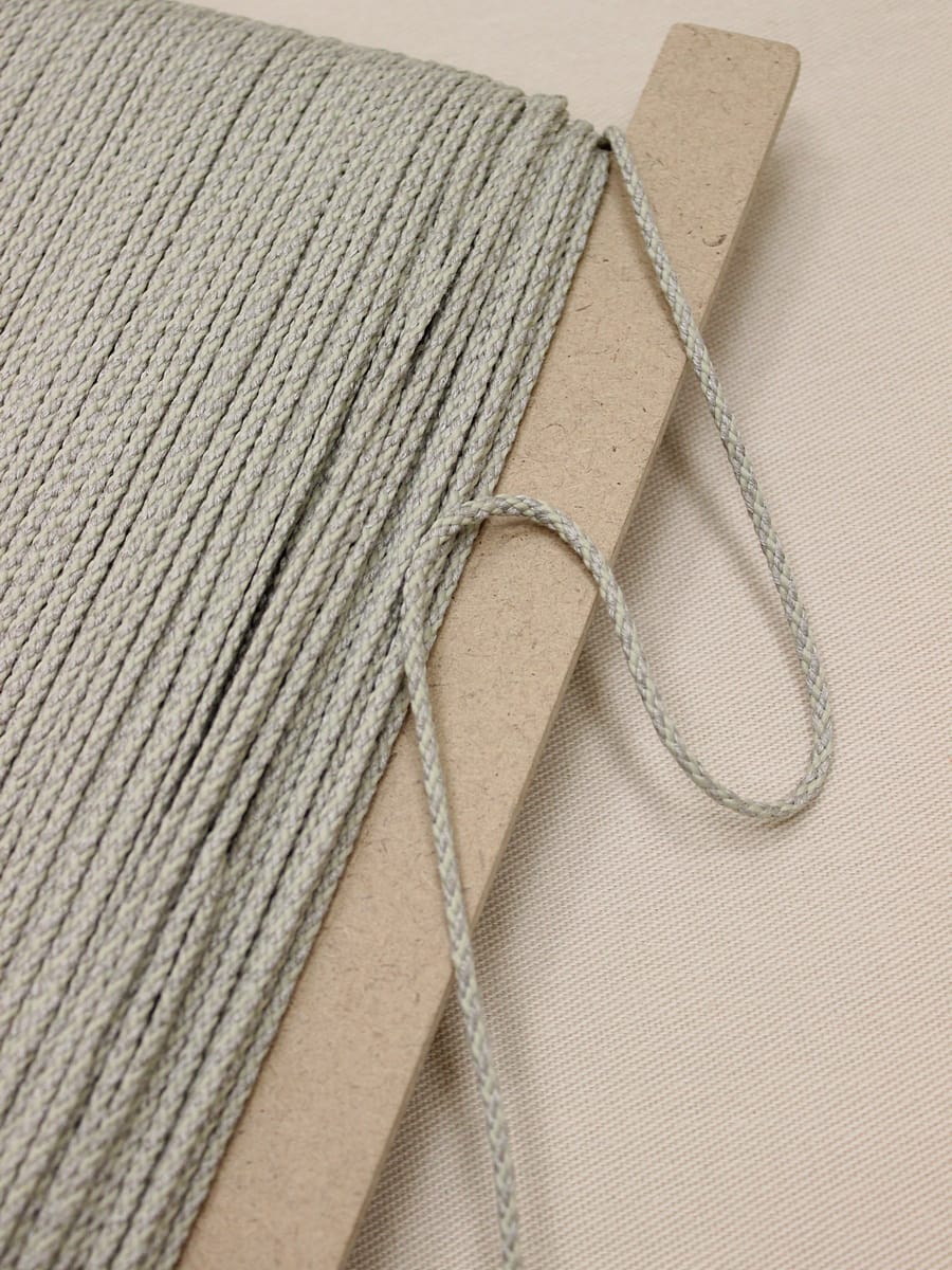 Шнур цв.серый льняной, 3мм, лен-68%, п/э-32%