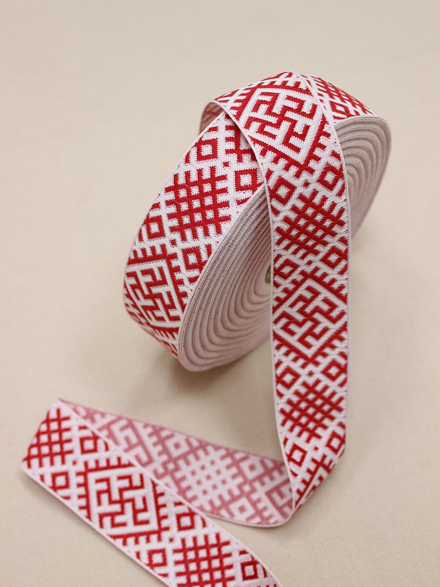 Жак.лента 32мм Темно-красные славянские знаки на белом