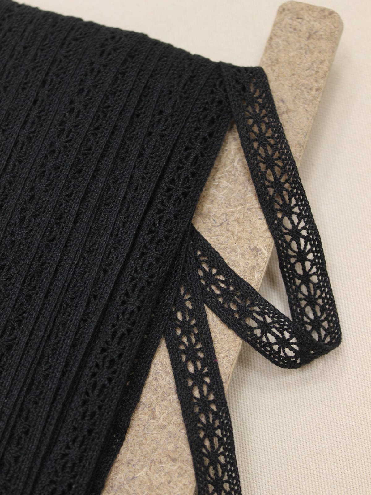 Кружево цв.черный, ш.15мм, хлопок-90%, п/э-10%, рис.099/26