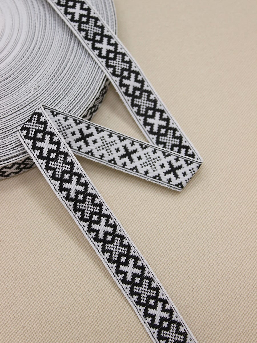 Жак.лента 18мм Черные крестики на белом