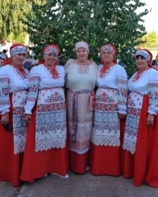Народные костюмы для творческого коллектива