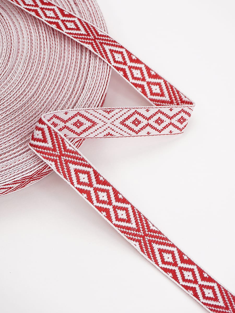 Жак.лента 18мм Красный оберег на белом#051898