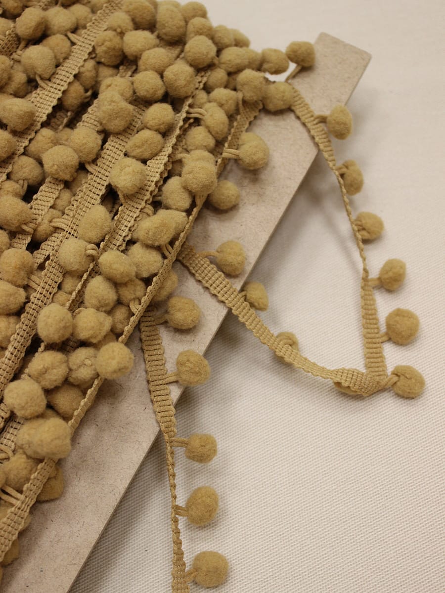 Тесьма "Помпоны" цв.песочный, шир.тесьмы без помпона-8мм; помпон Ø-11мм, п/э-100%