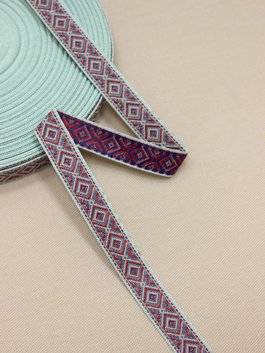 Жак.лента 17мм Красно-чернильные ромбы на нежной мяте