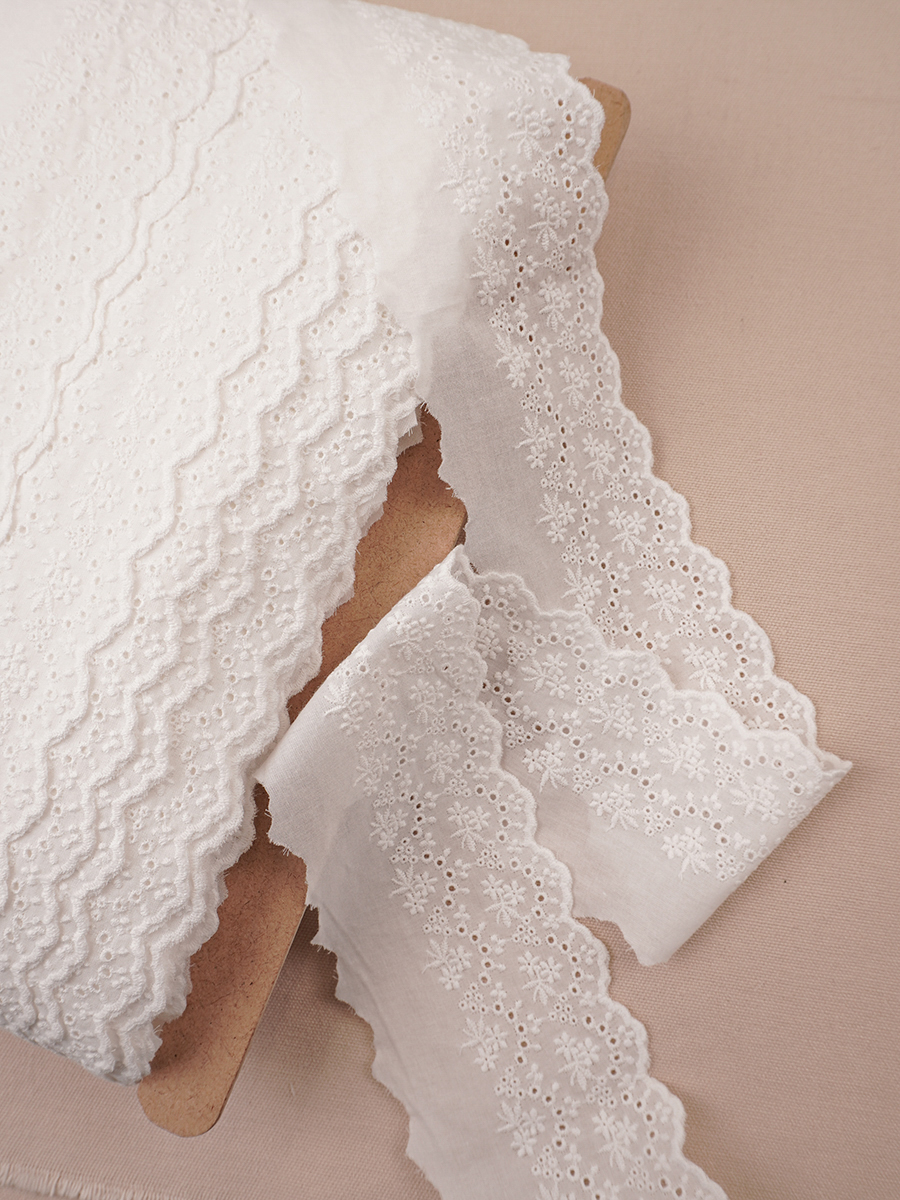 Шитье цв.молочно-белый (общая ширина 80мм, ширина вышивки 55мм) хлопок-100%, батист