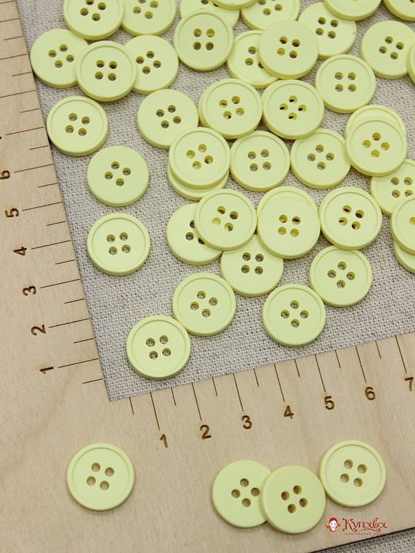 Пуговица пластмасса, цв.светлый лимон, 15мм, 4 отверстия