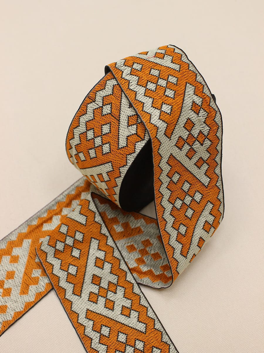 Жак.лента 70мм Тыквенно-оранжевый/св.бежево-оливковый славянский оберег на черном