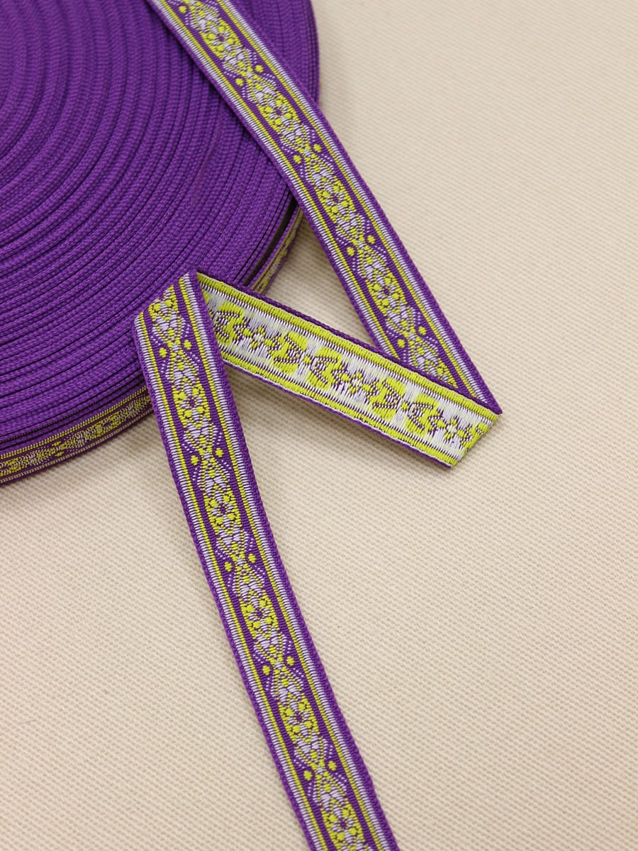 Жак.лента 16мм Желто-белый орнамент на фиолетово-пурпурном