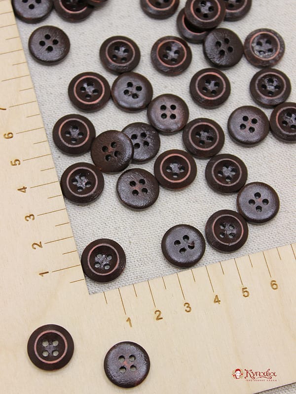 Пуговица темное дерево с красным оттенком(светлый ободок) ,15мм, 4 отверстия