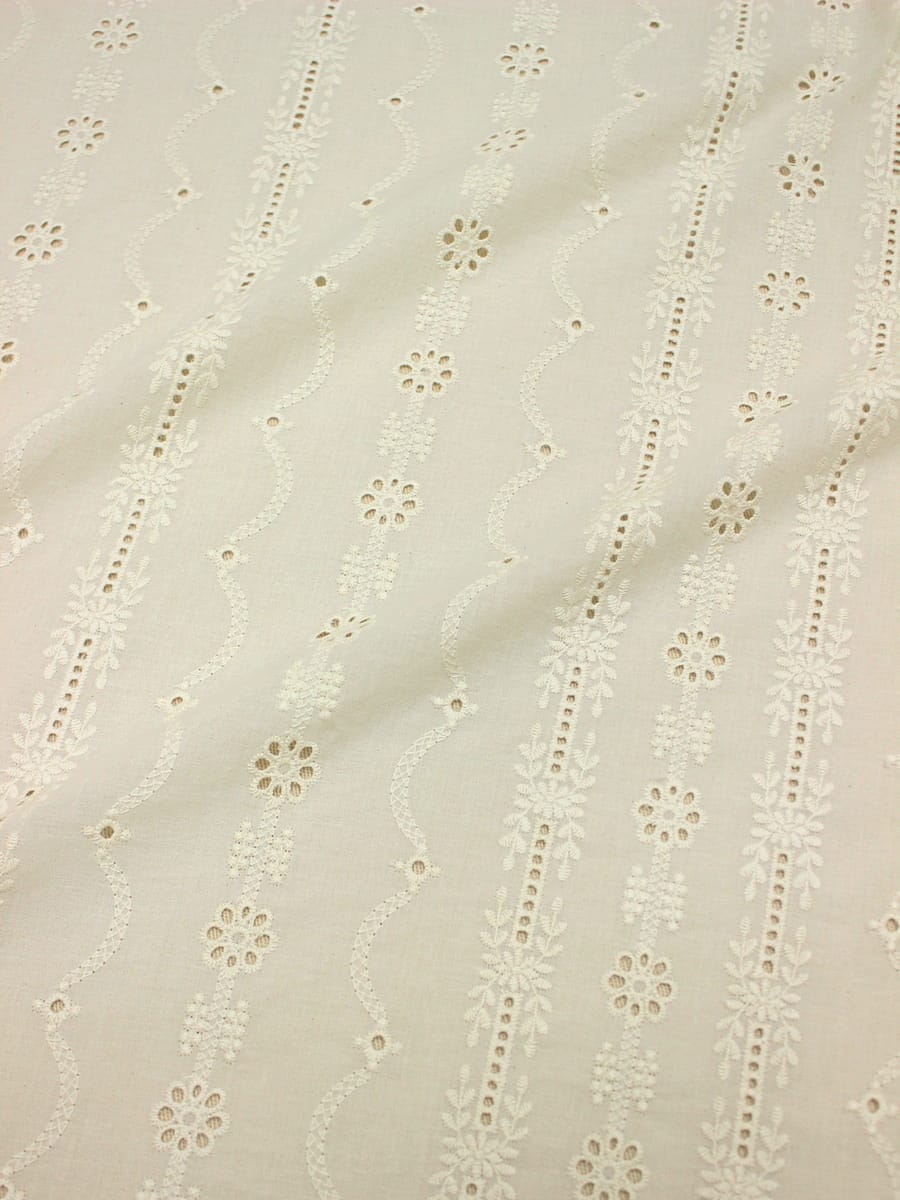 Шитье "Цветочное ожерелье" (фестоны с 2х сторон) цв.кремовый, ш.1.35м, батист, хл-100%, 80гр/м.кв