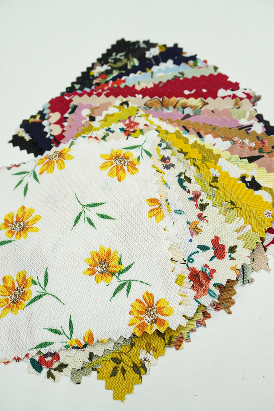 Комплект образцов "Плательная вискоза набивная" №1