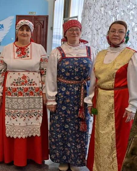 Народные костюмы для творческого коллектива