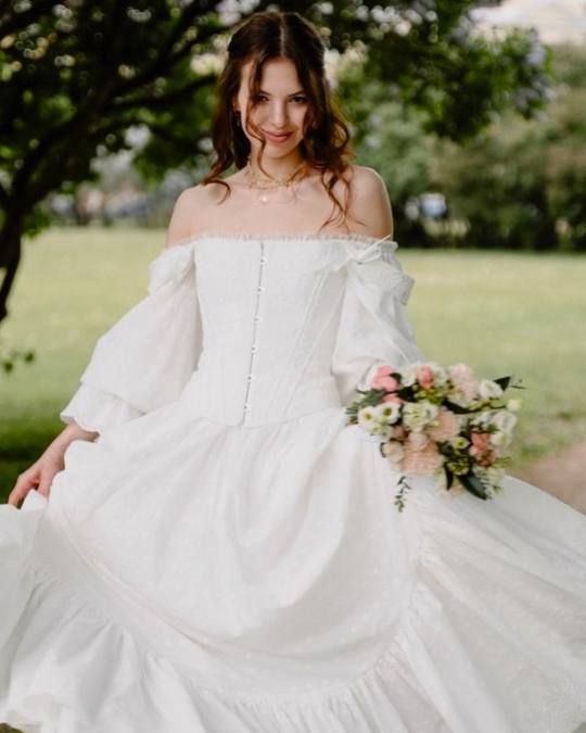 Свадебное платье из Шитья "Цветочки с ажурной каймой"