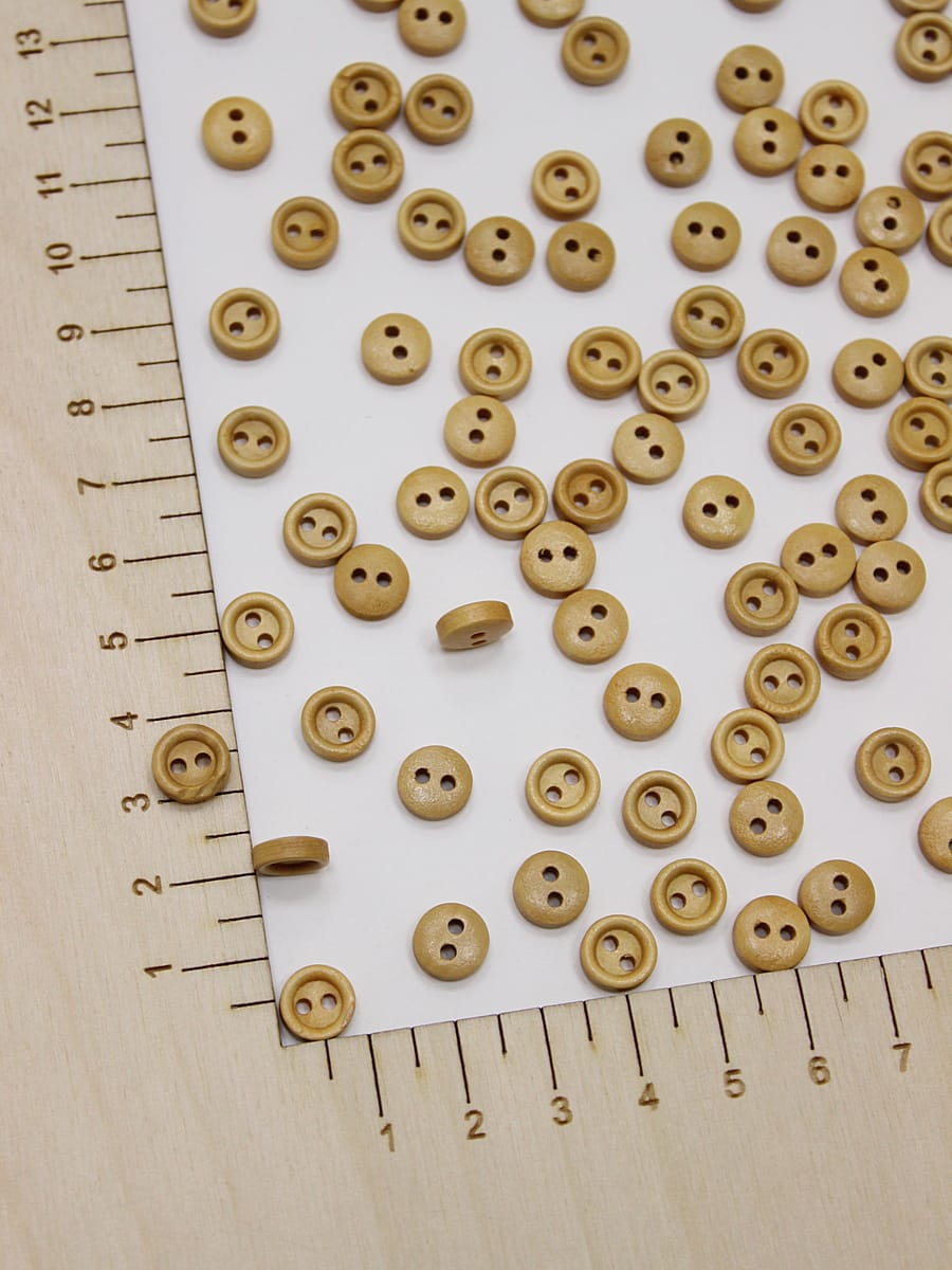 Пуговица светло-коричневое дерево, 8мм, 2 отверстия