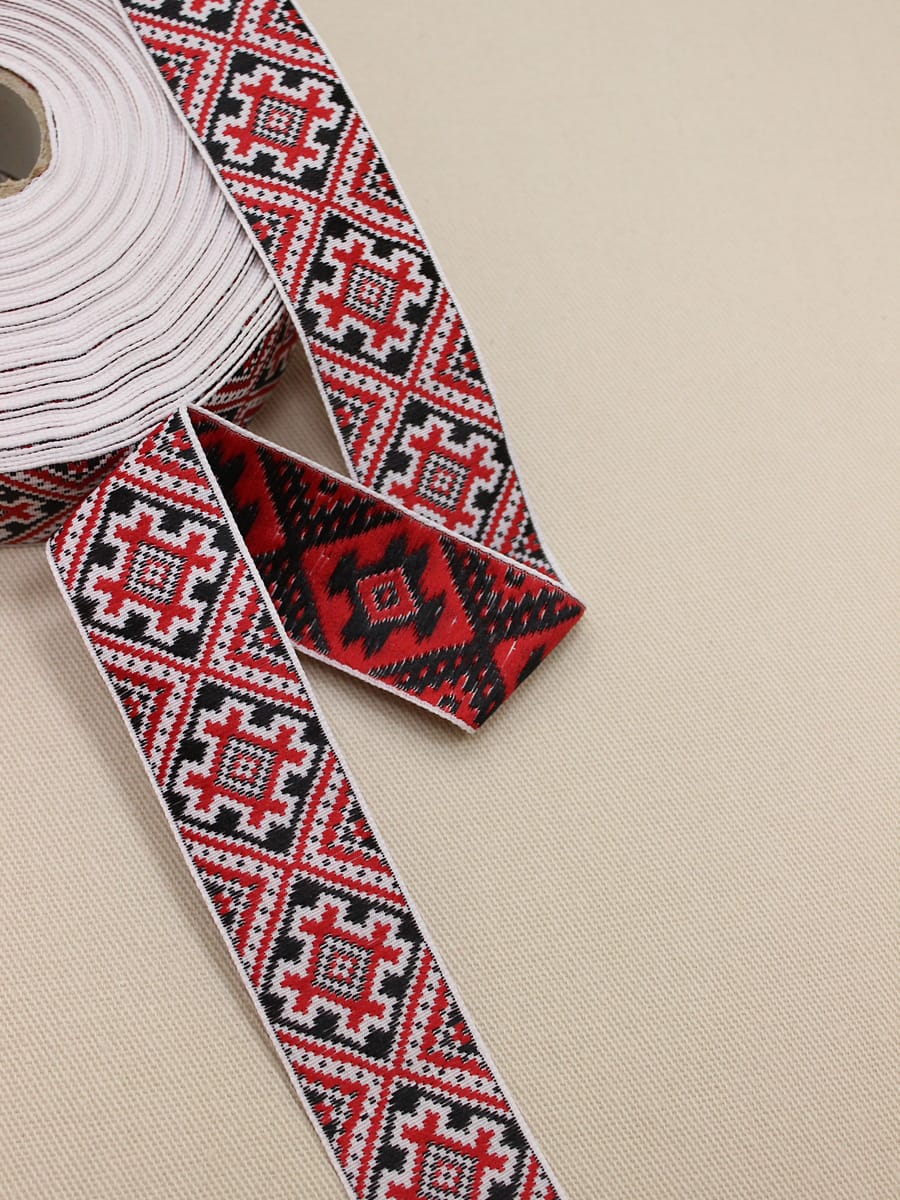 Жак.лента 32мм Красно-черный орнамент на белом, рис.9491/8