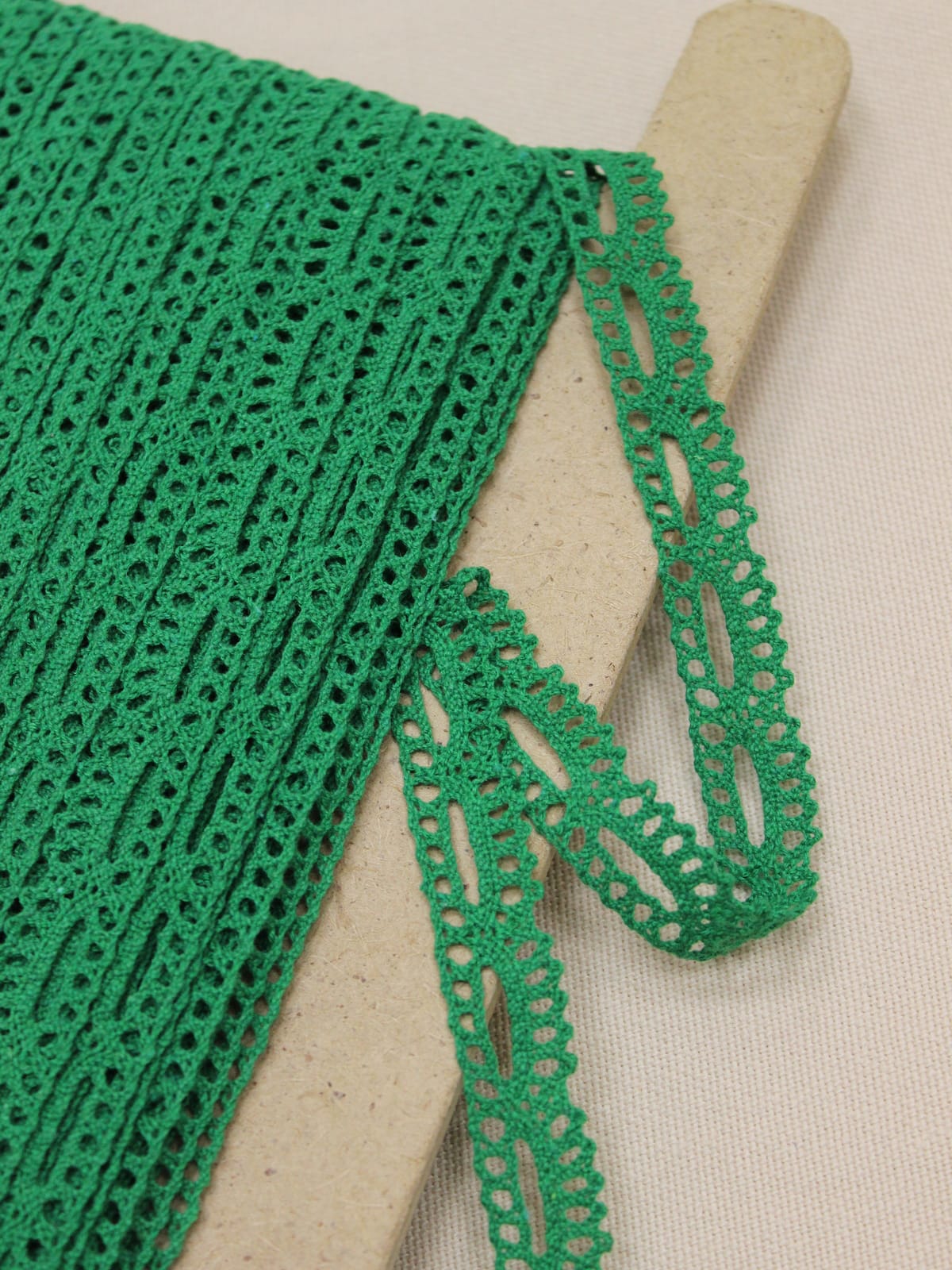 Кружево цв.зеленый, ш.15мм, хлопок-90%, п/э-10%