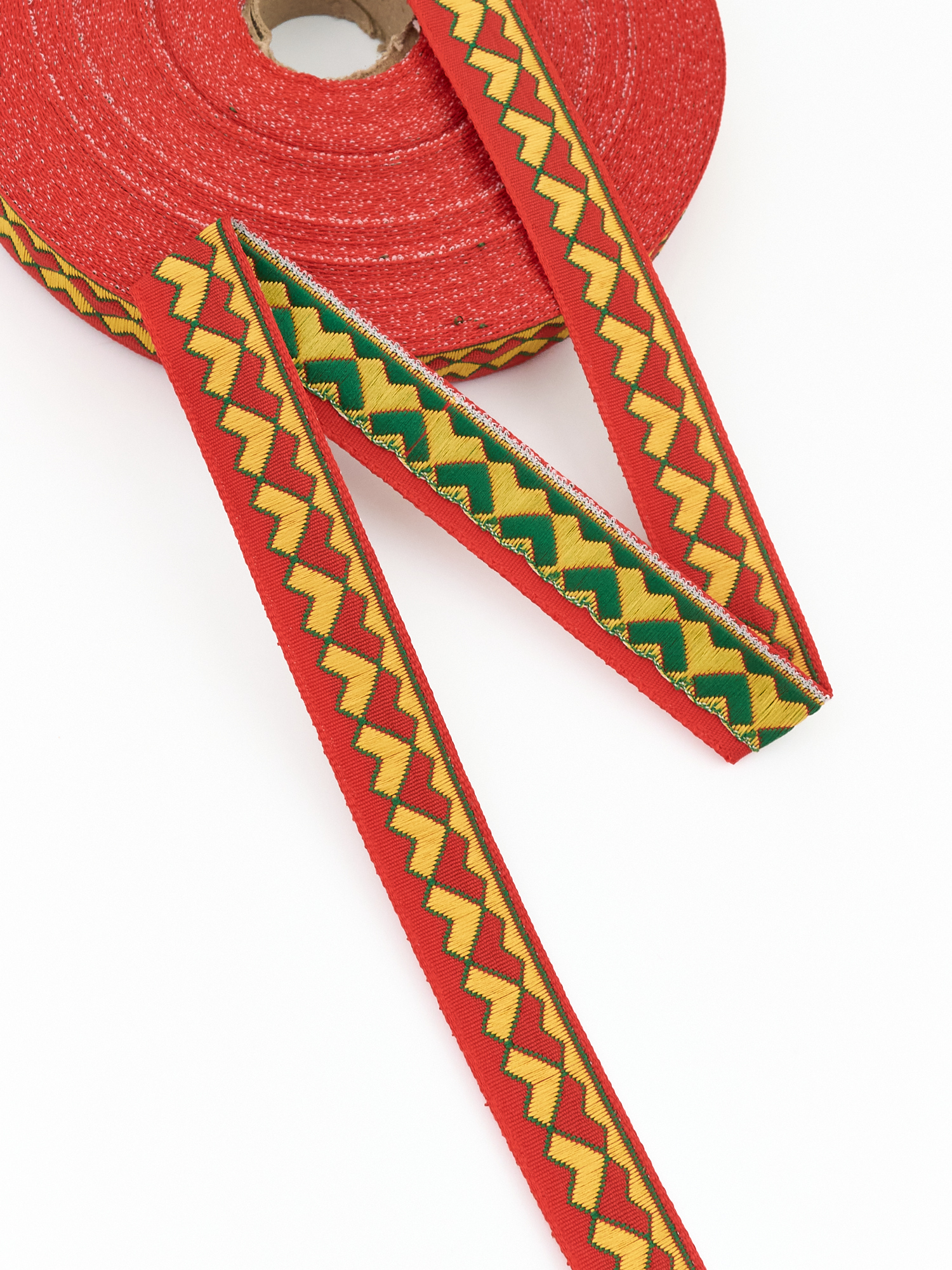 Жак.лента 18мм Желтый с зеленым орнамент на красном
