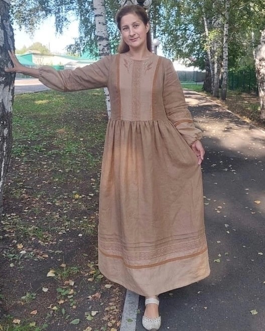 Платье с кружевом из костюмного и сорочечного льна