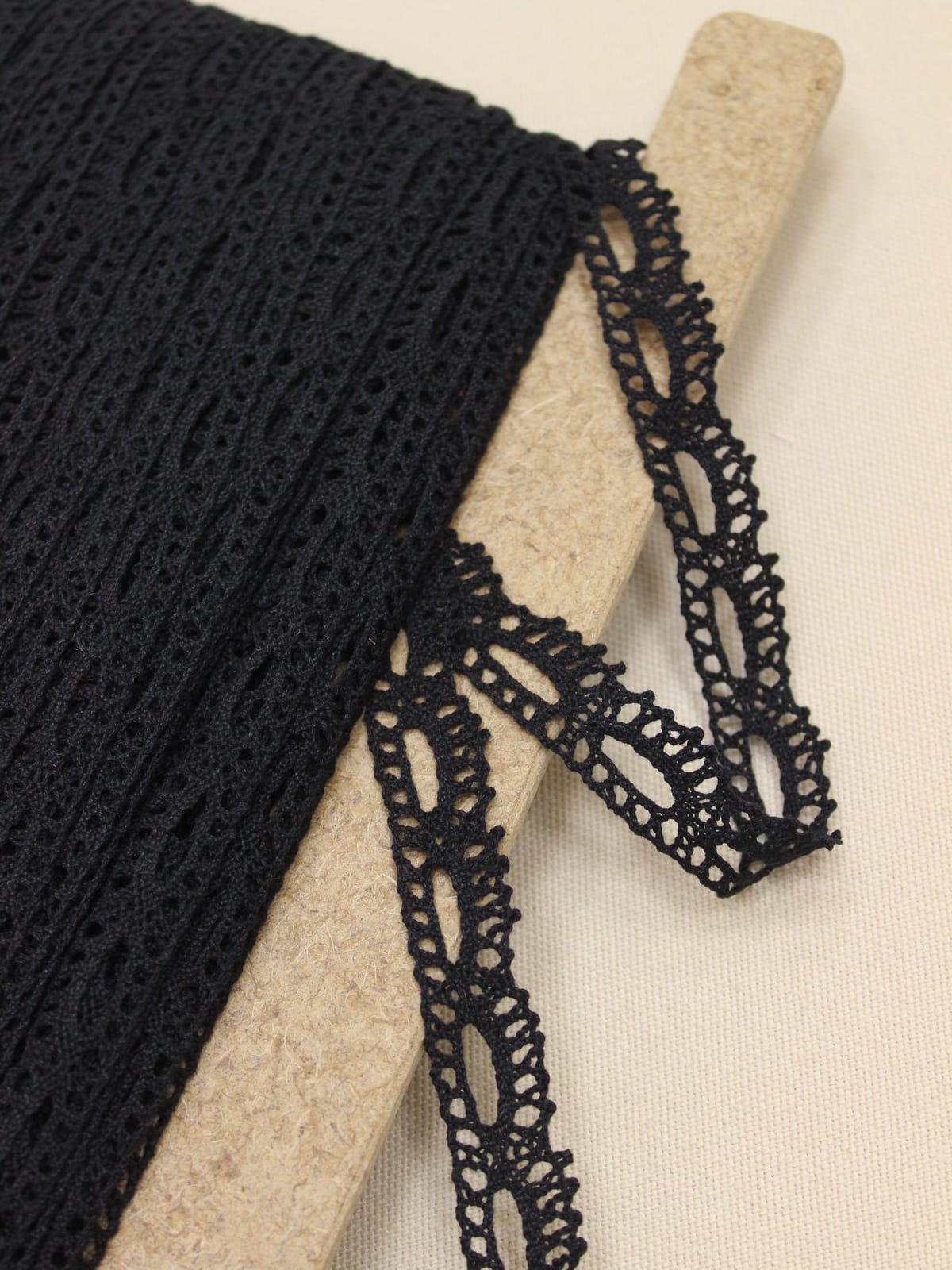 Кружево цв.черный, ш.16мм, хлопок-90%, п/э-10%#026441