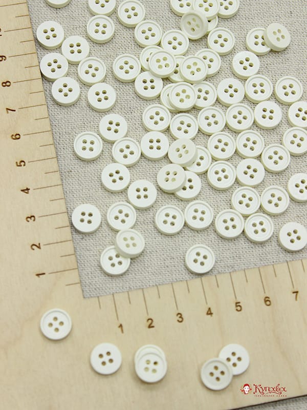 Пуговица пластмасса, цв.молочный с желтым оттенком, 10мм, 4 отверстия