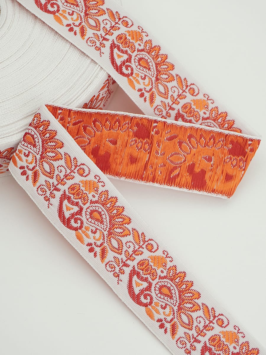 Жак.лента 30мм Темно-красные/оранжевые птицы на белом