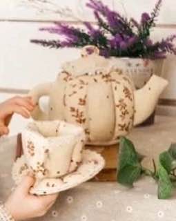 Интерьерная игрушка - чайник и чайная пара из теплого хлопка 