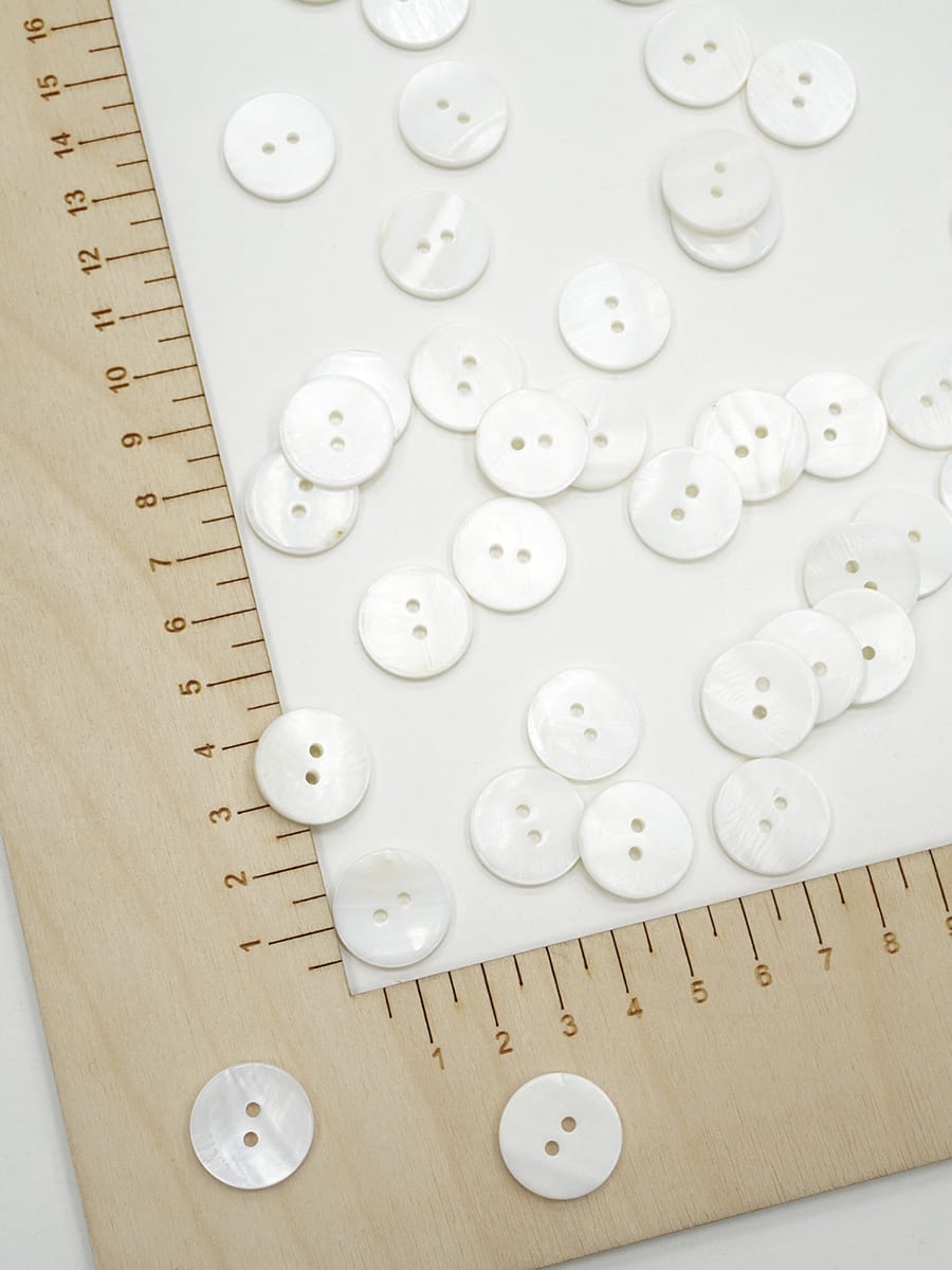 Пуговица перламутр, цв.молочно-белый, 18мм, 2 отверстия