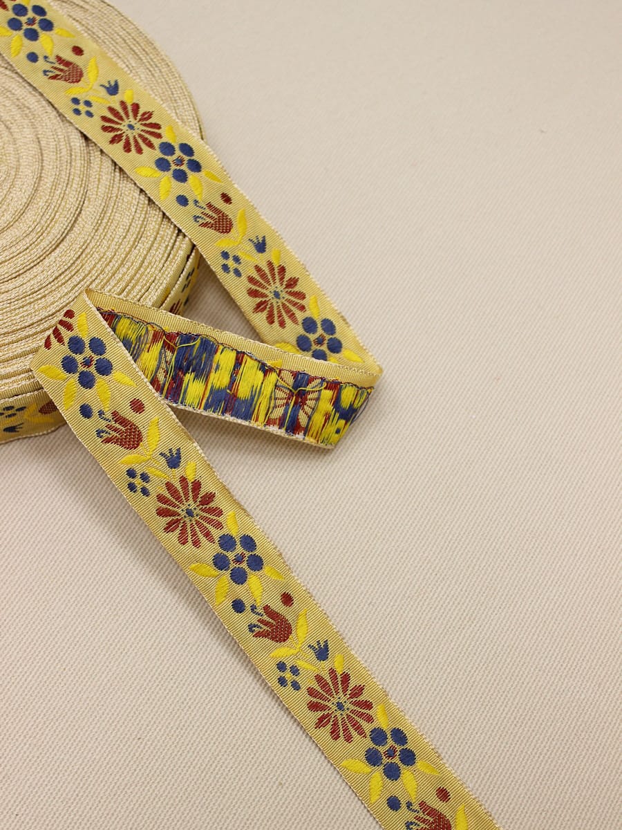 Жак.лента 24мм Бордово-терракотовые/джинсово-синие цветы на т.соломенно-желтом