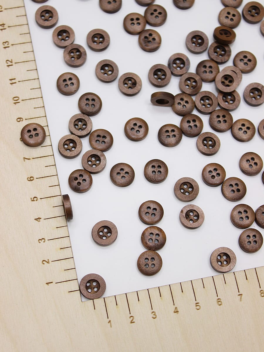 Пуговица дерево, цв.коричневый,12мм, 4 отверстия