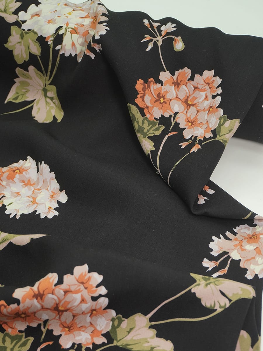 Штапель "Ароматная гортензия " цв.черный, ш.1.45м, вискоза-100%, 110гр/м.кв