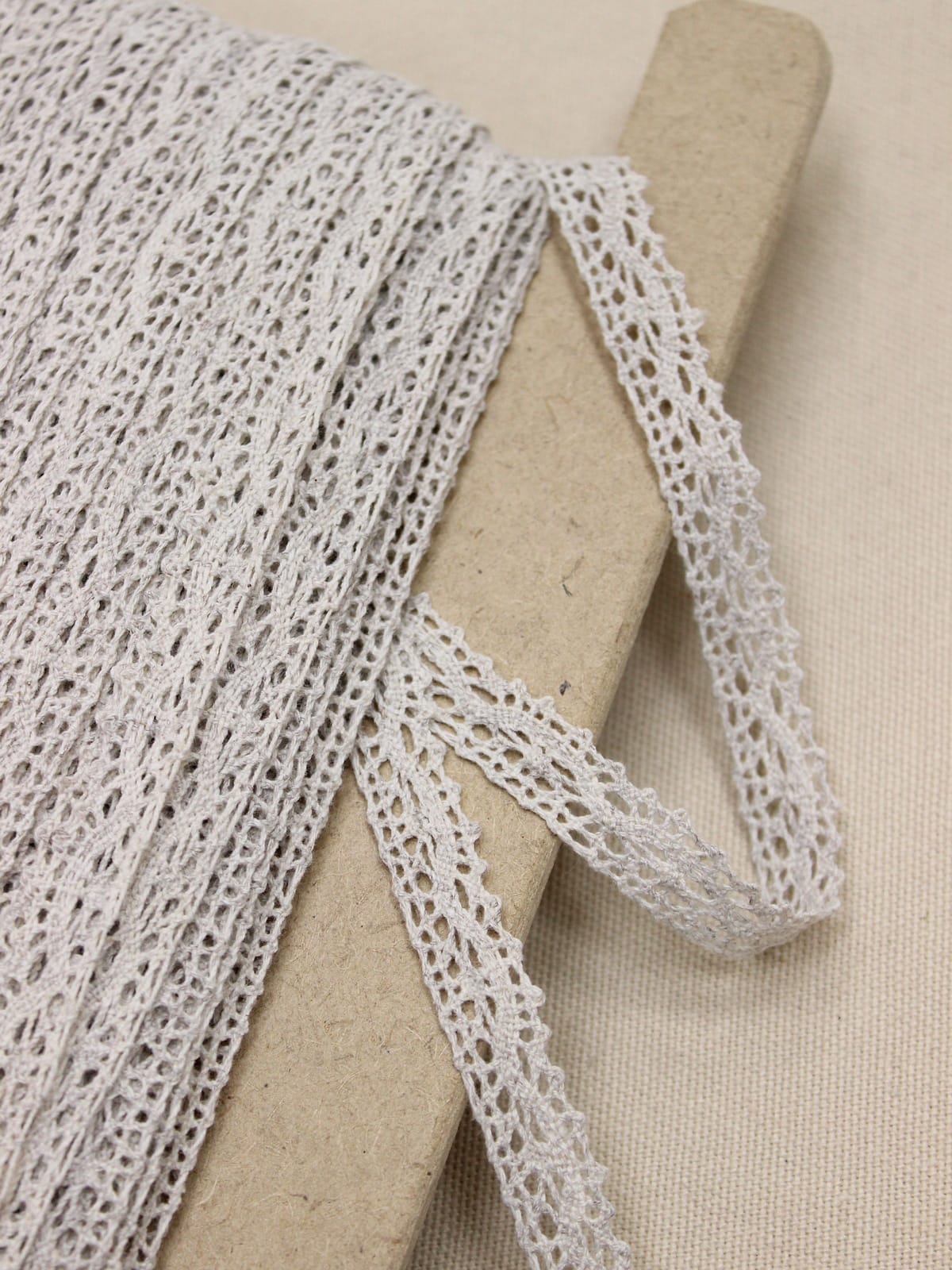 Кружево цв.бежевый, ш.13мм, хлопок-90%, п/э-10%