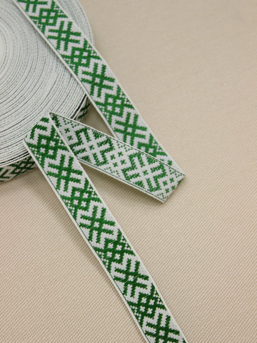 Жак.лента 17мм Зеленый оберег на белом, рис.9669/2