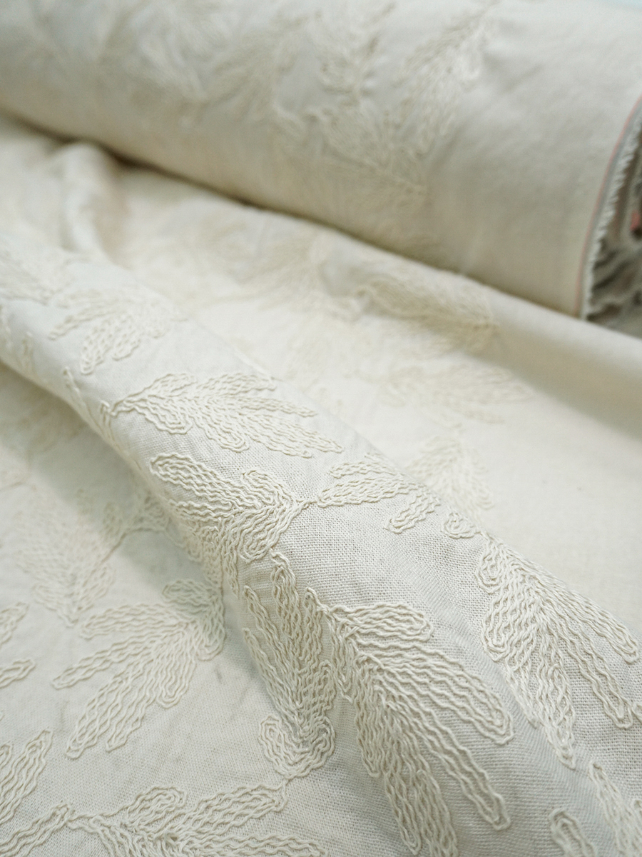 Полулен с вышитым рисунком "Дубовые листочки" цв.суровый, ш.1.35м(выш.часть1.2м), хл-50%, лен-50%